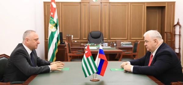 Урыстәылеи Аԥсни русеицура азҵаарақәа ирылацәажәеит