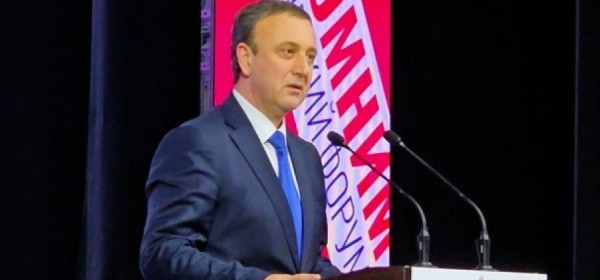 Владимир Делба Псков имҩаԥысуа V Жәларбжьаратәи апатриоттә форум «Ҳара иаҳгәалашәоит» ихы алаирхәит.