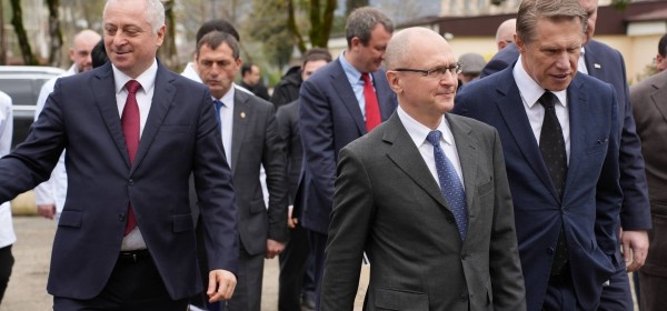 Бадра Гәынбеи Сергеи Кириенкои Ареспубликатә шьадатә центри Аҟәа идыргыло ахәыҷтәы хәышәтәырҭеи ирҭааит