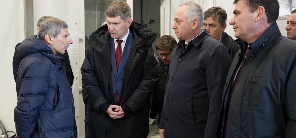 Максим Решетников зхадараҿы дыҟоу  аделегациа Лабра ақыҭан иҟоу ахшаалыҵ азауад иаҭааит.