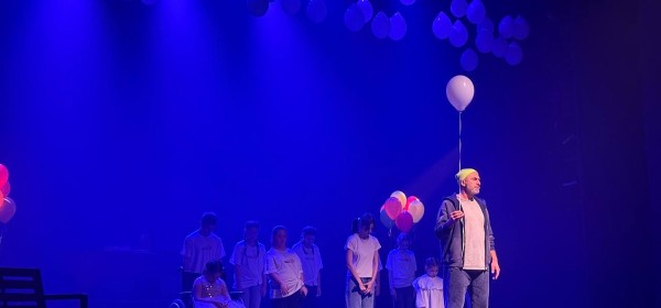 Принимать мир таким, какой он есть: инклюзивный спектакль «Супергерои» состоялся в Сухуме