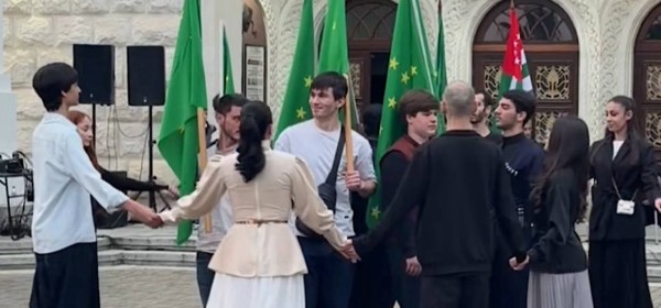 Адыга (ачерқьес) бираҟ амш азгәарҭеит Аҟәа