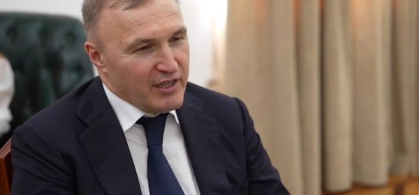 Аԥсны ахада Бадра Гәынба Адыгеиа Ареспублика ахада Мураҭ Кумпилов  диԥылеит