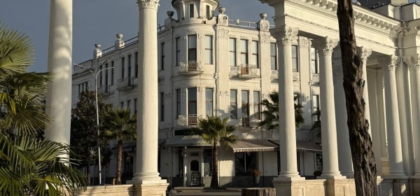 Аҟәатәи Аколоннадаҿы арыцқьаратә усурақәа ирылагеит