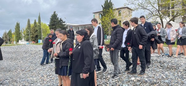 Аерманцәа ргеноцид иалаӡыз ргәалашәара амш иазку аусмҩаԥгатәқәа мҩаԥысуеит О.Туманиан ихьӡ зху ашкол №9 аҿы