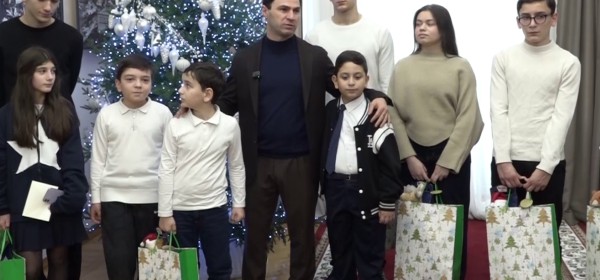 Тимур Агрба поздравил детей-сирот с наступающим Новым годом