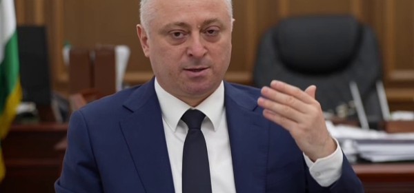 Аԥсны Ахада Бадра Гәынба иазгәеиҭеит аԥсуа диаспореи Аԥсни  иҷыдоу аизыҟазаашьақәа рыбжьаҵара аҵак ду шамоу