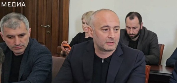 «Ҳара иаҳуалуп аицлабра зылшо аалыҵ аус адулара», – иҳәеит ЗҲәА амобилтә еилахәыра  «А - Мобаил» адиректор хада ихаҭыԥуаҩ Арсоу Ҳашба