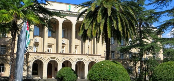 Бадра Гунба подписал указы о назначениях глав администраций городов и районов.