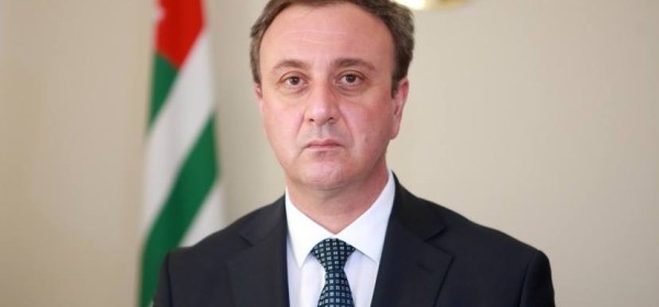 Аҧыза-министр Владимир Делба Аҧсны аинформациатә-массатә хархәагақәа русзуҩцәа рымш ныҳәа рыдиныҳәалеит