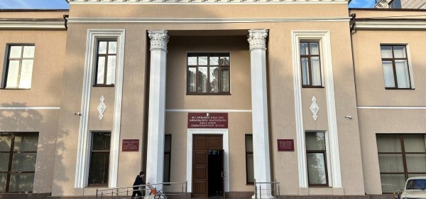 Аҟәа иҟоу Владислав Арӡынба ихьӡ зху Аибашьра Ахьӡ-аԥша амузеи аҿы акультура-рккаратә ҵакыра ҿыц аргылара иалагеит ҳәа аанацҳауеит Sputnik Аԥсны