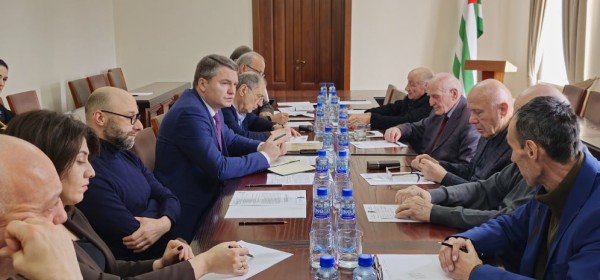 Станислав Лакоба игәалашәара анаунагӡатәразы Аҳәынҭқарратә комиссиа аусура хацнаркит