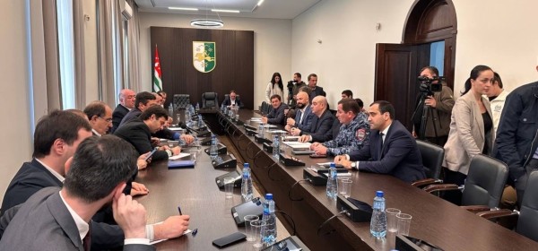 Азинхьчаратә усбарҭақәа Аҟәа ақалақь Абазаа рымҩала иҟалаз аинцидент аилыргара иаҿуп.