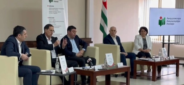 Аԥсны Аконституциа иаларгалахьоу аԥсахрақәа аполитикатә шьақәгылашьа иадҳәаламызт