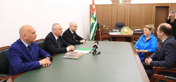 Аҳәынҭқарра Ахада Бадра Гәынба идикылеит атеатр маҷ  аусзуҩцәа Алексеи Дубровскии Ирина Муравиовеи