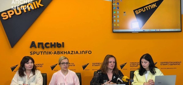 Алиса Гыцба IV Жәларбжьаратәи лмузыкатә еицлабра-лабораториа иазкыз апресс-конференциа мҩаԥысит Sputnik апресс-центр аҿы