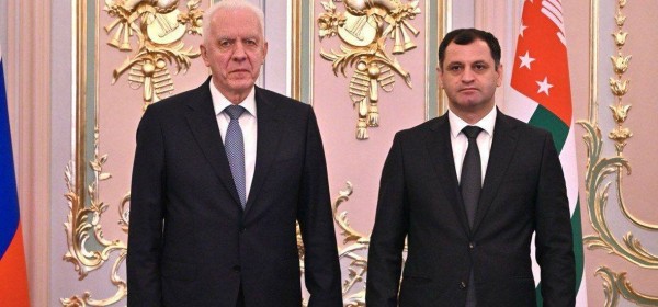 Александр Гуцан поблагодарил Адгура Агрба за участие в ПМЭФ
