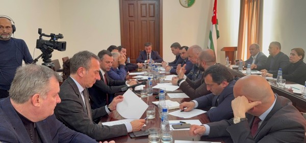 Владимир Делба провёл совещание по исполнению резолюции Гражданского форума