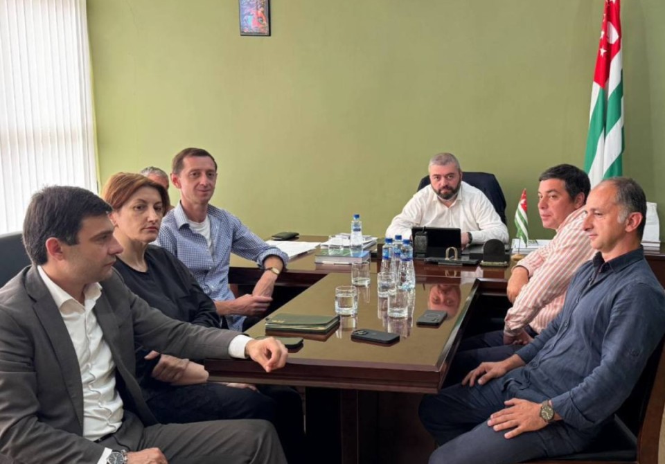 Министр туризма обсудил с депутатами и экскурсоводами порядок на туристических объектах и борьбу с нелегальными экскурсиями