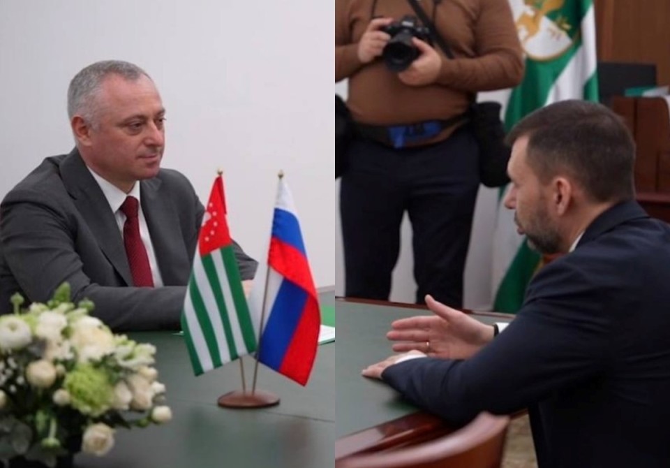 Аԥсны ахада Бадра Гәынба Донецктәи жәлар рреспублика ахада Денис Пушилин диԥылеит