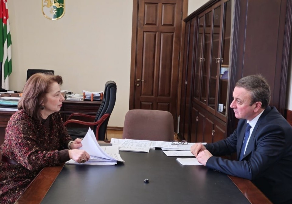 Аԥыза-министри астатистиказы Аҳәынҭқарратә Еилакы ахадеи ашықәстәи аихшьаалатә ҳасабырба аиқәыршәара иадҳәалоу азҵаарақәа ирылацәажәеит.