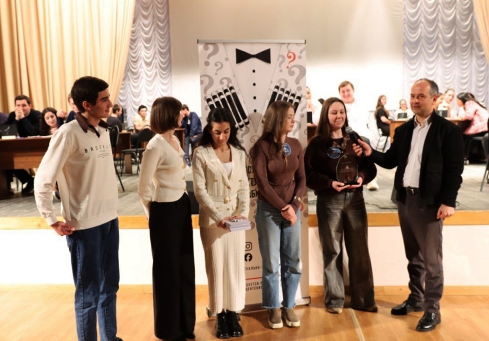 Хәажәкырамза 10 рзы Аԥснытәи аҳәынҭқарратә университет аҿы  имҩаԥган афакультетбжьаратә еицлабра «Иарбан?Иаба? Ианба?»