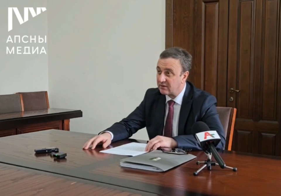 Аԥыза-министр Владимир Делба имҩаԥысраны иҟоу жәларбжьаратәи аекономикатә форум далацәажәеит