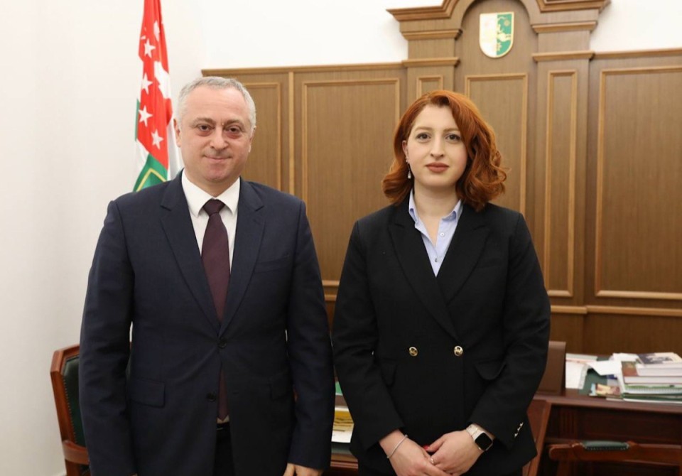 Президент Бадра Гунба встретился с соотечественницей из Турции Ельчин Адзинба