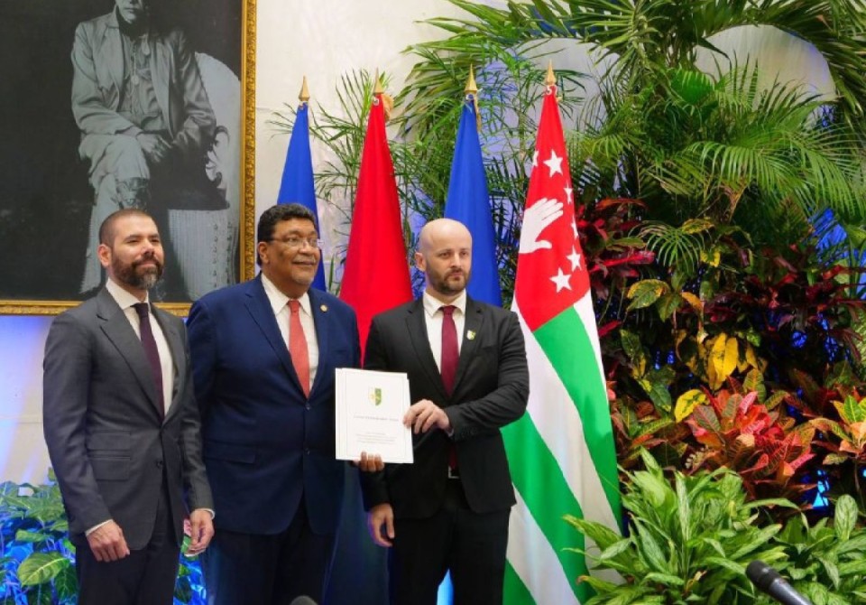 Аляс Айба вручил 18 марта копии верительных грамот министру иностранных дел Никарагуа Вальдраку Джентске