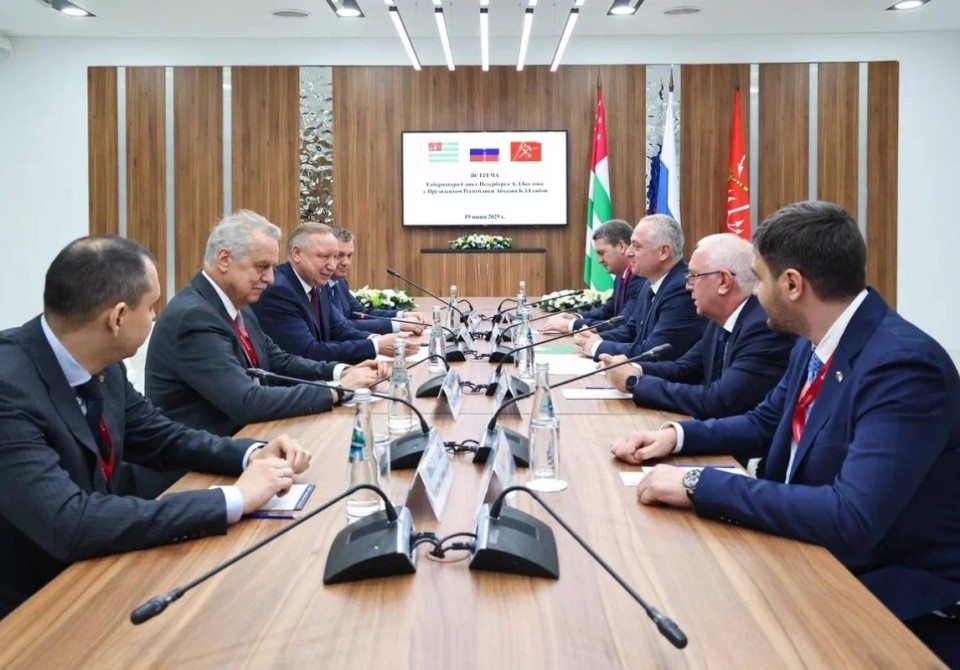 Алеқсандр Беглов: Аԥсни Петербурги еицынарыгӡо апроектқәа апотенциал ду рымоуп.