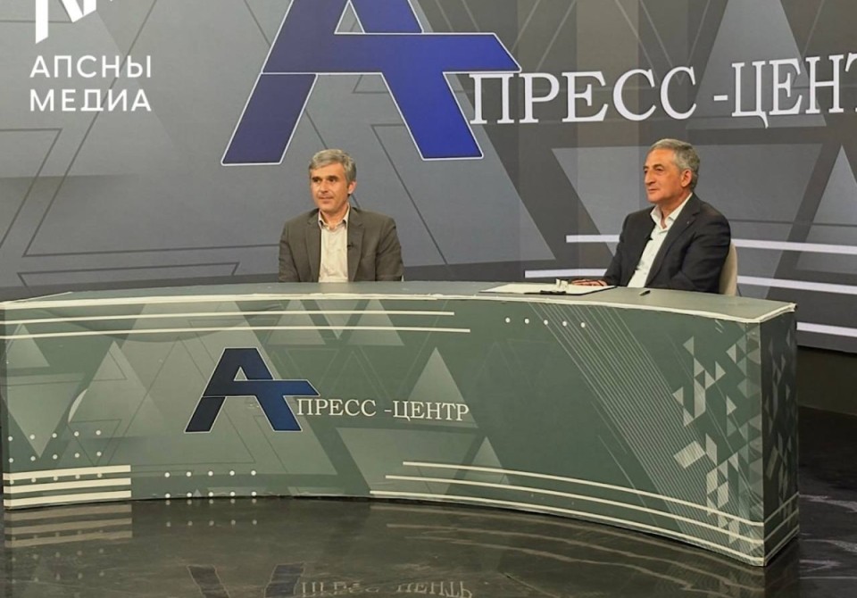 Аҟәа араион ахада Алхас Ҷыҭанаа Аԥсуа телехәаԥшра апресс-центр аҿы далацәажәеит Аҟәа араион ақыҭақәа ирымоу ауадаҩрақәа ртәы