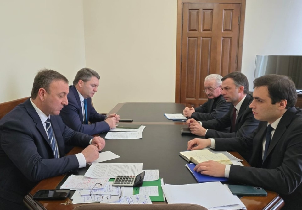 Владимир Делба провел совещание по вопросам энергообеспечения Абхазии