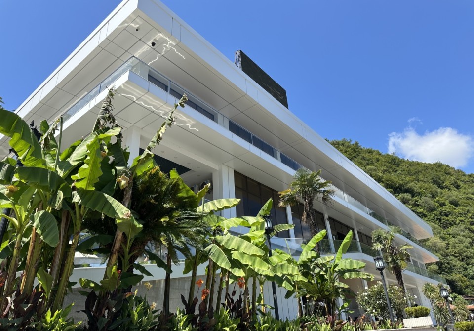 Бадра Гунба провел совещание по вопросу совершенствования бюджетного устройства в городах Пицунда и Новый Афон