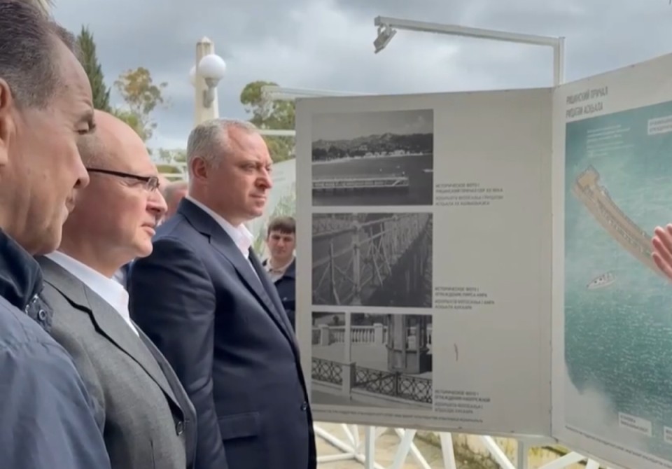 Бадра Гәынбеи Сергеи Кириенкои Аҟәа аԥшаҳәа иаҭааит