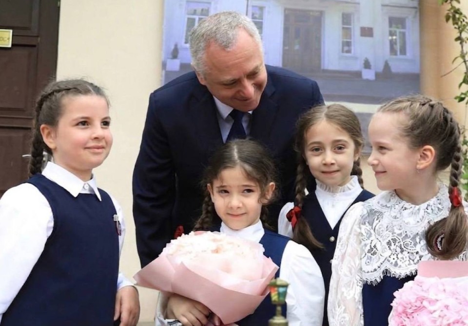 Аԥсны Аҳәынҭқарра Ахада Бадра Гәынба Жәларбжьаратәи ахәыҷқәа рыхьчара амш азы Аԥсны иқәынхо ахәыҷқәа дрыдныҳәалеит