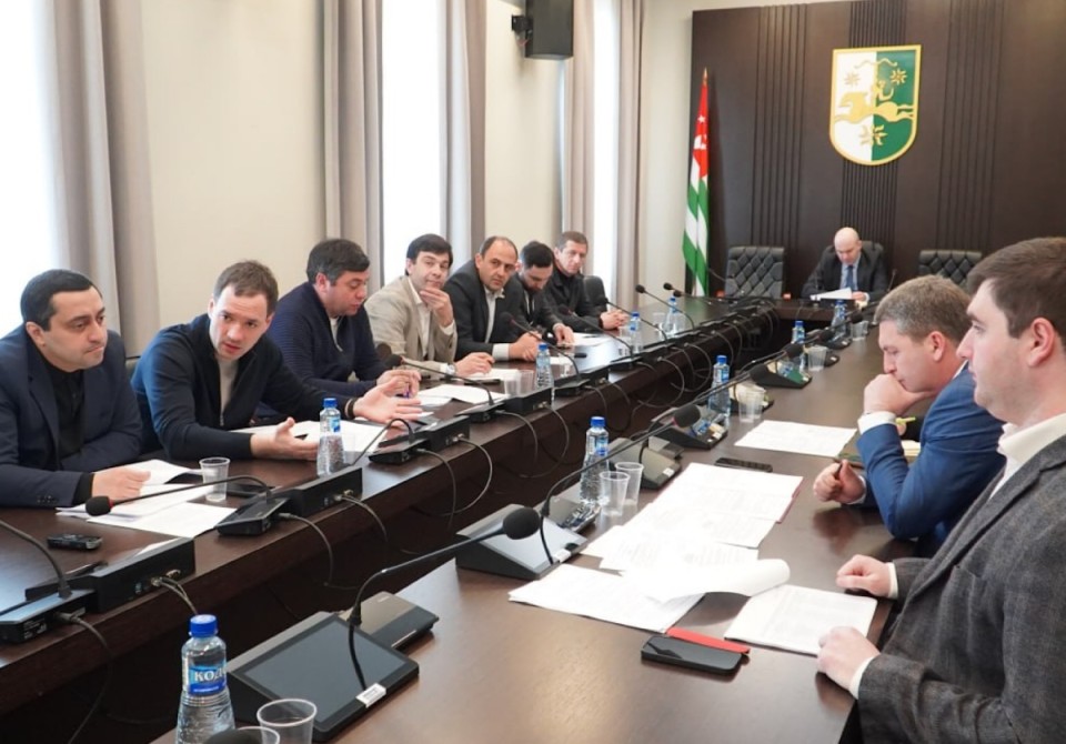 Имҩаԥысит аҳәынҭқарра-зинтә политиказы апарламенттә еилакы аилатәара