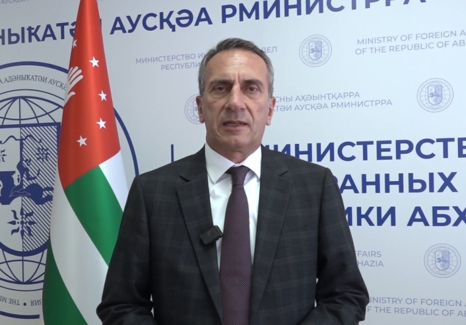 Аԥсны адәныҟатәи аусқәа рминистр Олег Барцыц Шьамтәыла жәлар реизара аилатәара иазкны Европатәи аидгыла иҟанаҵаз аҳәамҭа ахҳәаа аиҭеит, иагьазгәеиҭеит Аԥсны ахьыԥшымра  азхазҵаз атәылақәа рықәыӷәӷәара шҿыцым