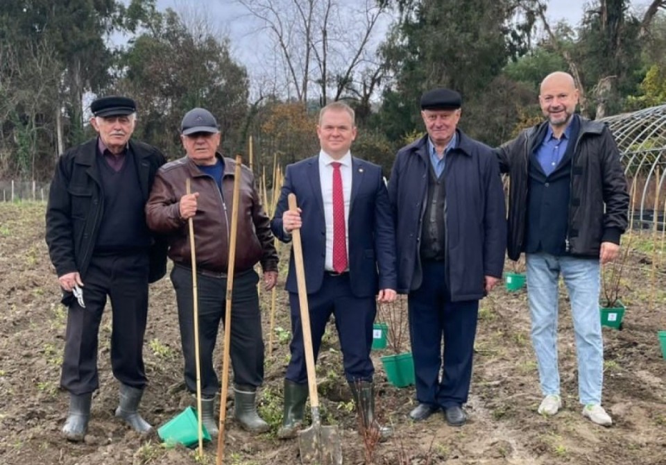 Мичуринские учёные заложили в Абхазия современный сад      