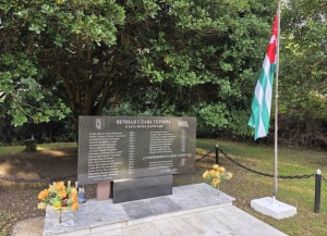 Аҟәатәи ашха аҿы иҿыцу Аԥсны аҳәынҭқарратә бираҟ шьақәдыргылеит, иҭахаз аибашьцәа рбаҟа акәша-мыкәша еилдыргеит.