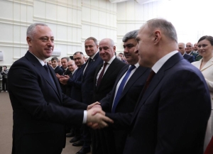 Мураҭ Кумпилов Аԥсны Ахада иҭоубашьҭаҵара ацеремониа ихы алаирхәит.