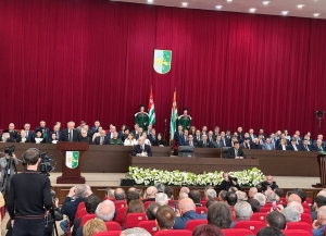 Бадра Гәынба официалла Аԥсны Ахада имаҵура дахагылеит.