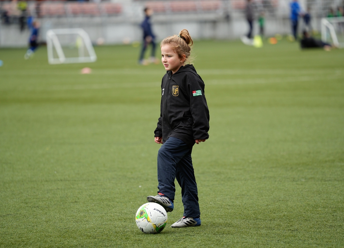 Юная футболистка Мадина Адлейба покоряет футбольную академию