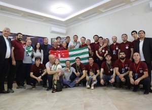 Аԥсны акоманда Афон Ҿыц имҩаԥысуаз адомино азы Жәларбжьаратәи атурнир акомандатә зшьа аҿы актәи аҭыԥ аанакылеит.