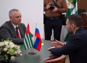 Аԥсны ахада Бадра Гәынба Донецктәи жәлар рреспублика ахада Денис Пушилин диԥылеит