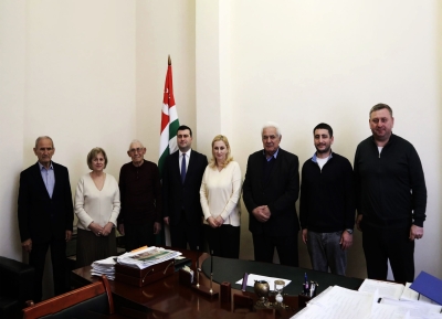 Юбиляров Олега Лакрба и Дзуку Бения чествовали в Госкомспорте