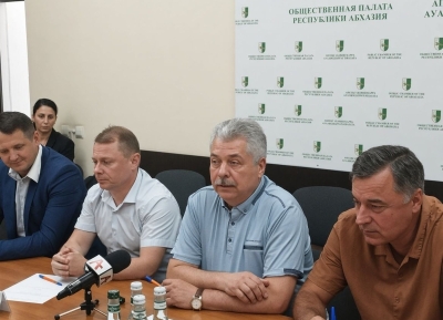 Аекологиатә шәарҭадаразы аексперт Владимир Мурашов аекономикатә ҿиареи, аинформациатә технологиақәеи, анаплакра адгылареи рзы Ауаажәларратә палата Акомиссиа аилатәараҿы ацрыҵқәа рполигон апроблема аӡбаразы етап-етаплатәи аплан ӡыригеит