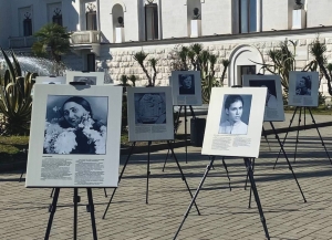 Фотовыставка &quot;Женщины Абхазии&quot; развернута на площади перед Абхазским драмтеатром