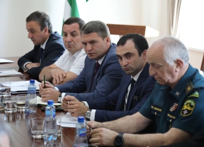 Президент Бадра Гунба поручил правительству разработать меры в сфере безопасности и общественного порядка