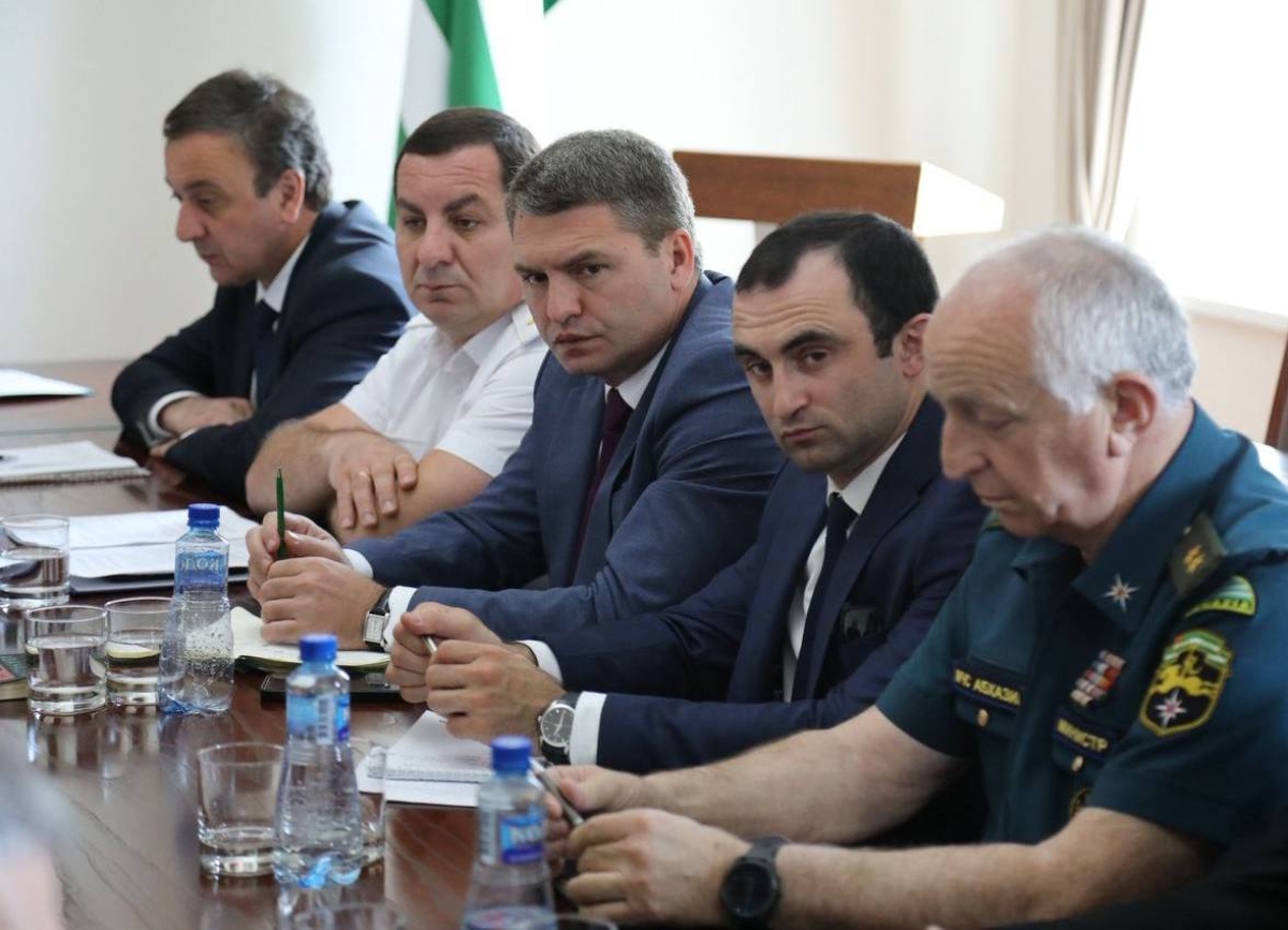 Президент Бадра Гунба  поручил правительству разработать меры в сфере безопасности и общественного порядка