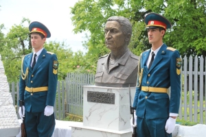 Бюст первого президента Абхазии Владислава Ардзинба установили в селе Звандрыпш